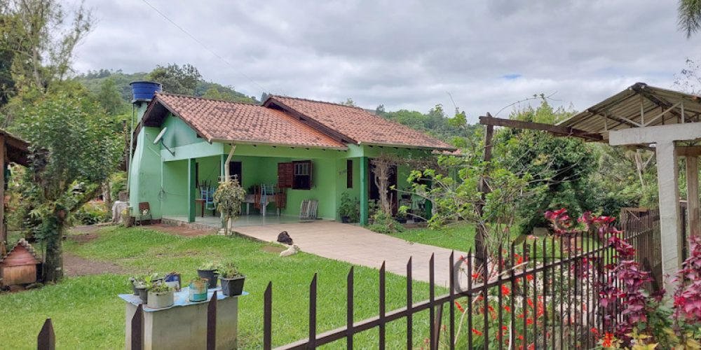 Casa em terreno amplo